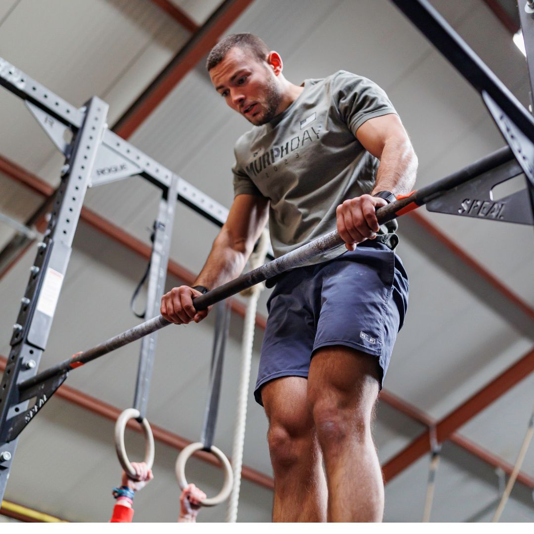 gym Un homme qui fait de la gymnastique