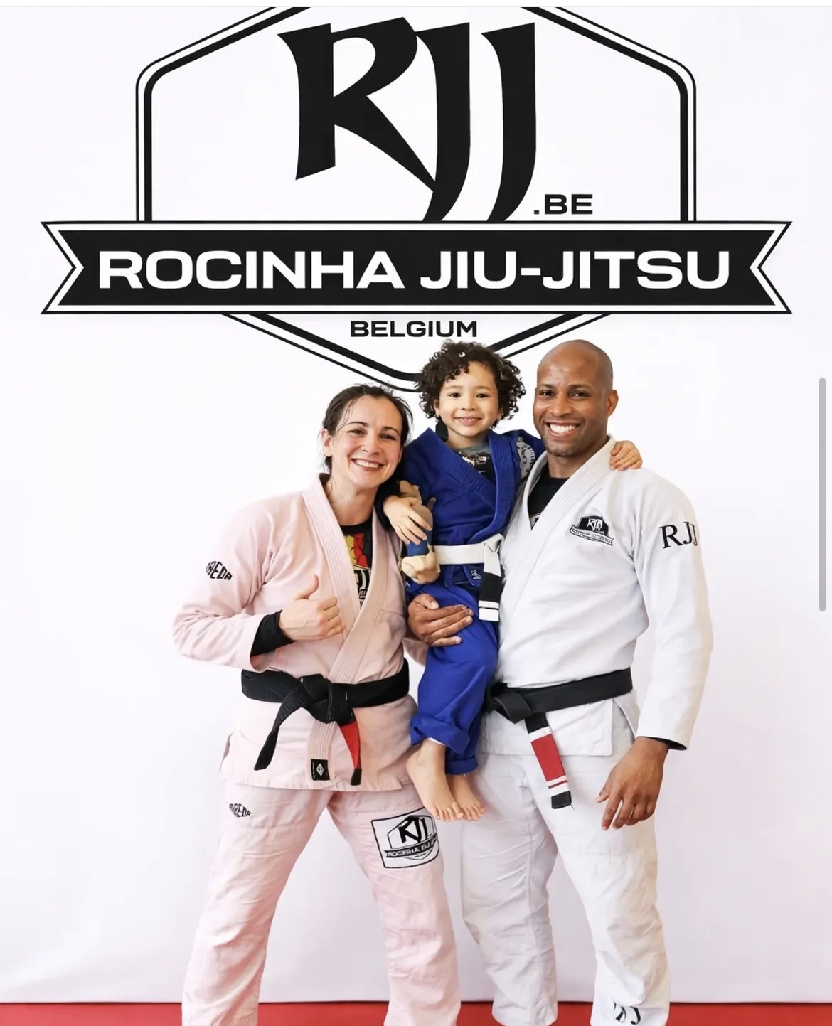 Un homme et une femme qui font du Brazilian Jiu-Jitsu